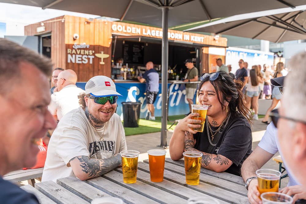 Shepherd Neame renueva con Bromley y moderniza Ravens' Nest